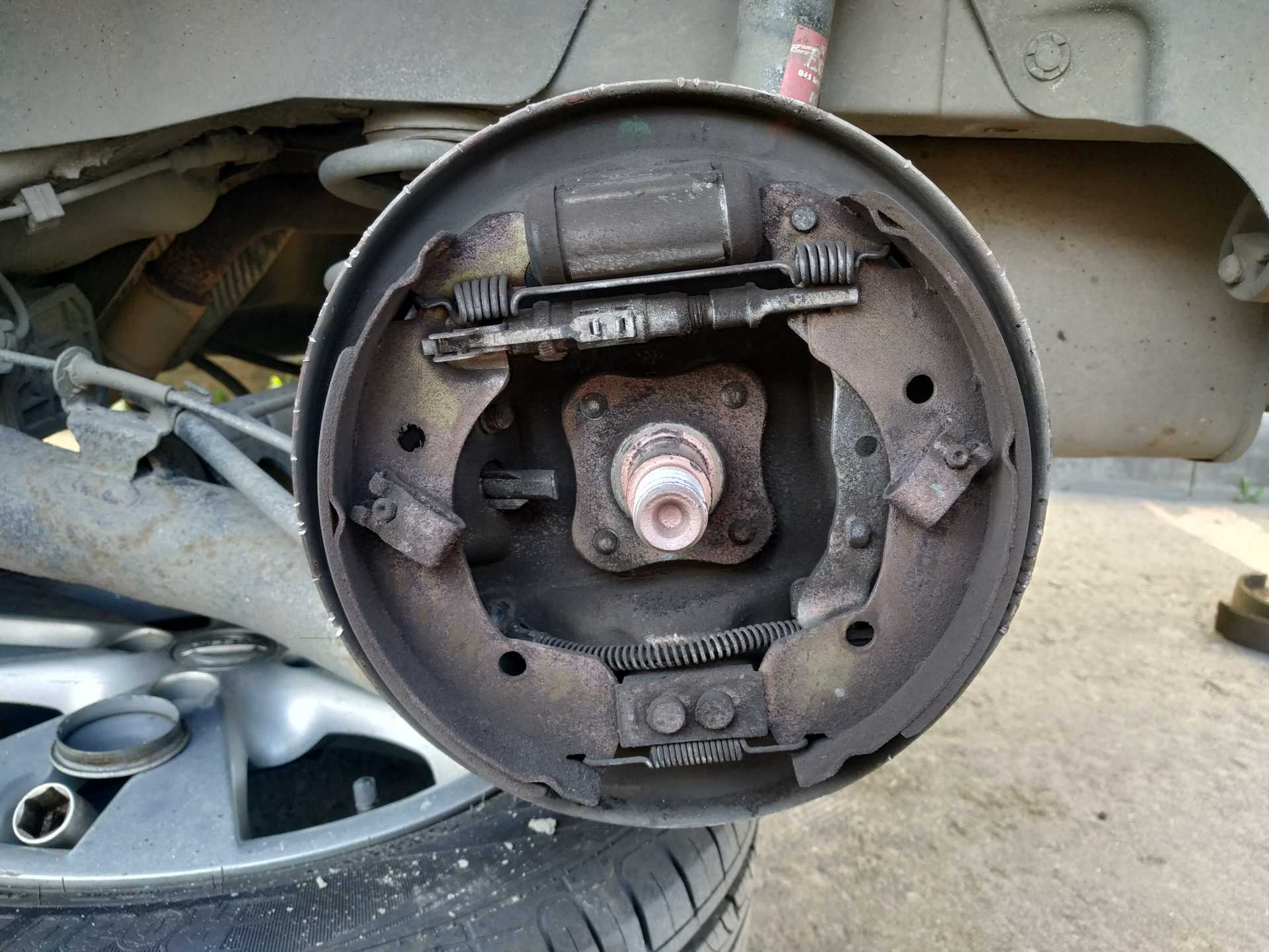Замена тормозных колодок nissan