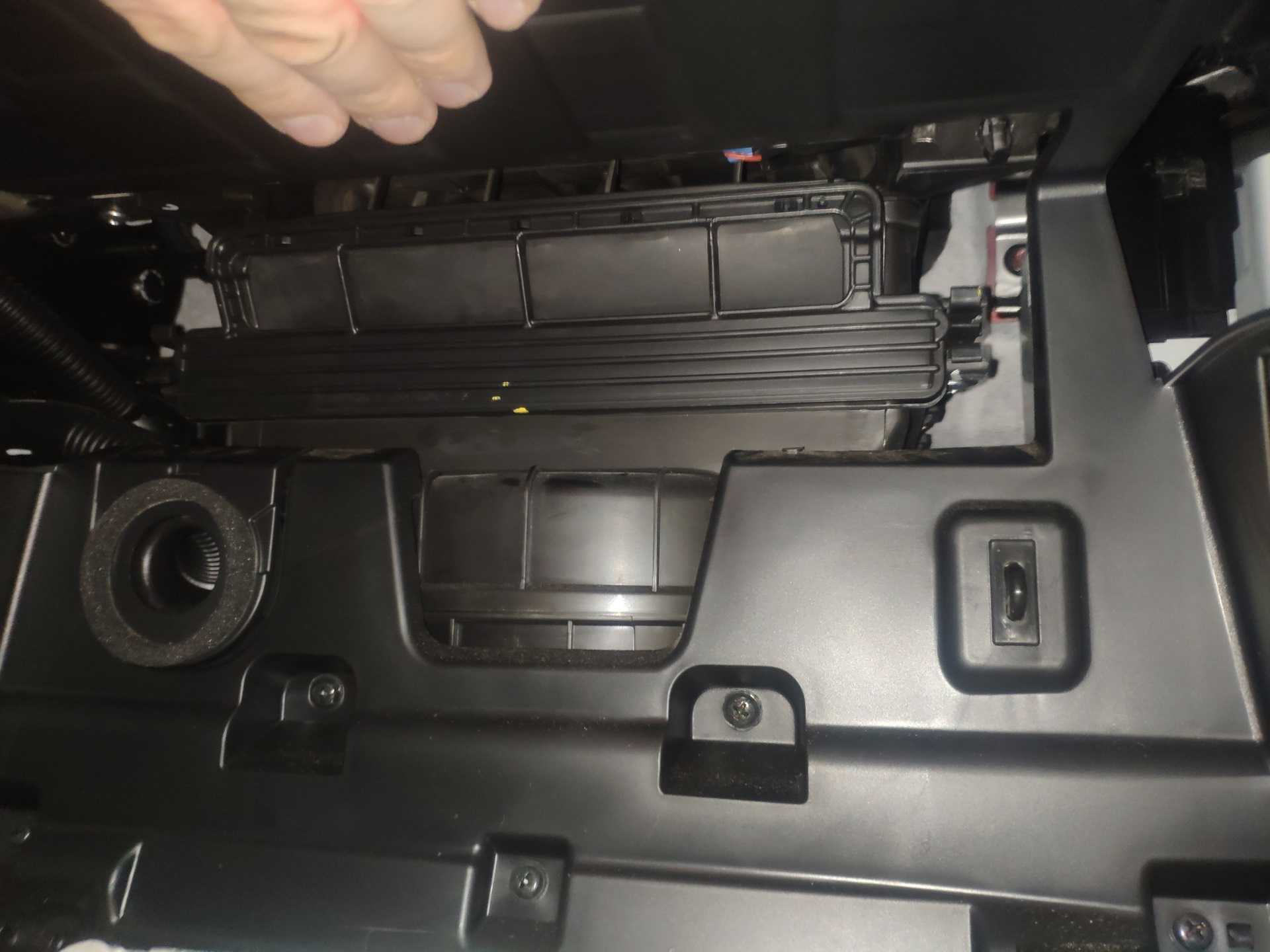 Замена салонного фильтра на автомобиле kia ceed своими руками