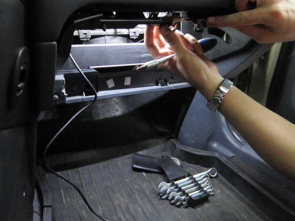 Как самостоятельно заменить салонный фильтр в автомобилях nissan almera