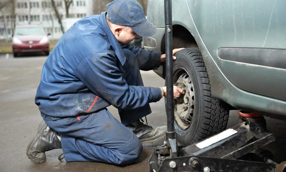 Как снять запаску форд транзит
