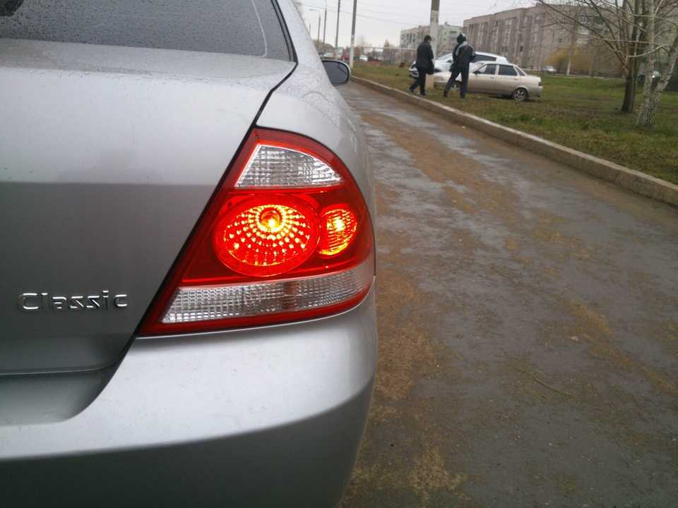 Nissan almera classic замена лампы ближнего света