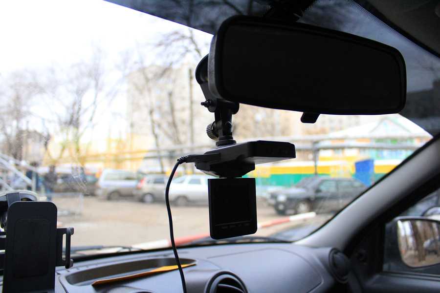 Зачем покупать автомобильный видеорегистратор – правила выбора