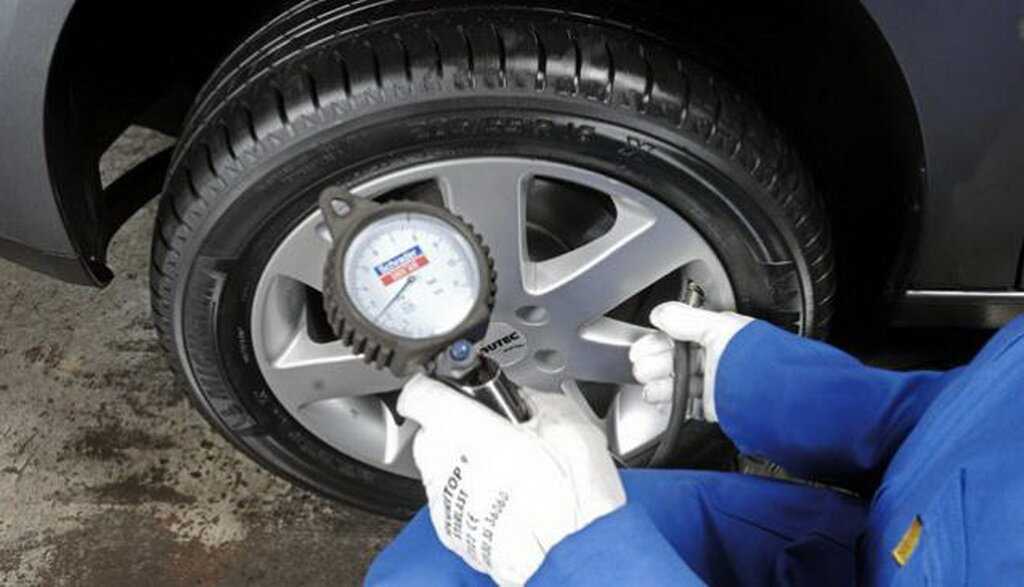 Можно ли накачать безкамерку автомобильным компрессором