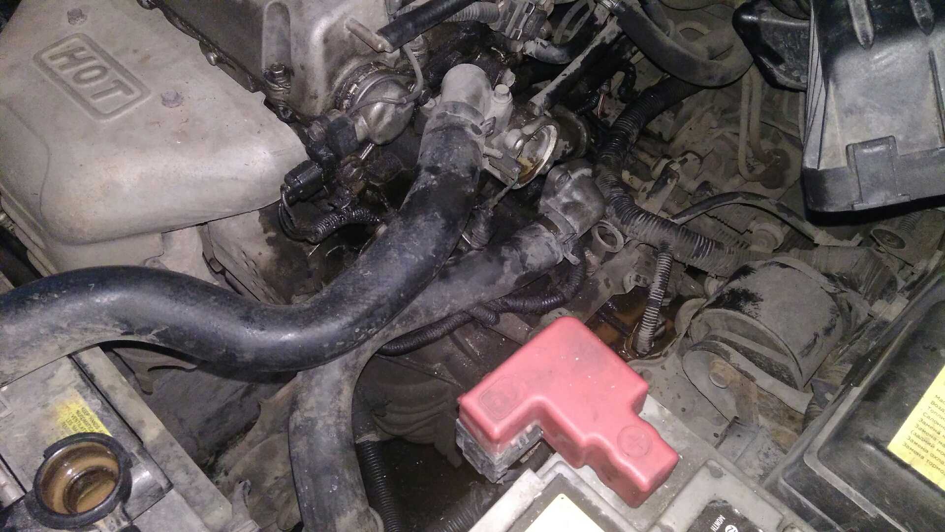 Куда заливать охлаждающую жидкость в hyundai sonata?