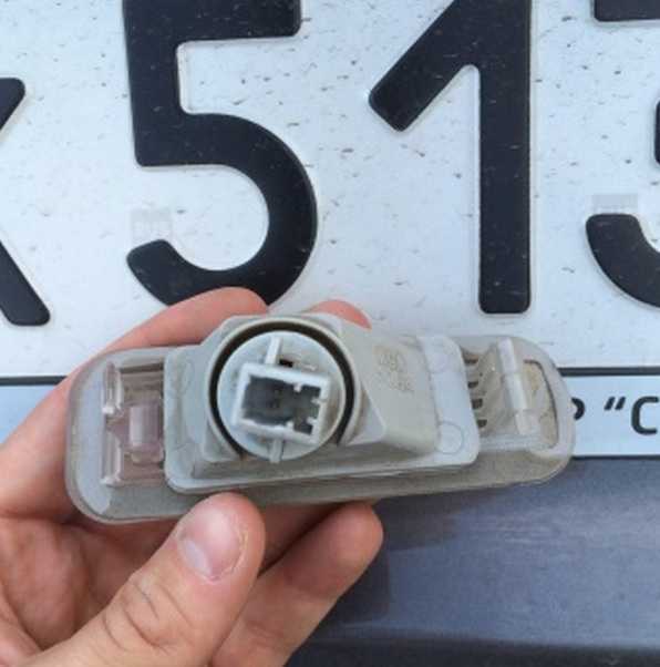 Как поменять лампочки подсветки номера на киа рио