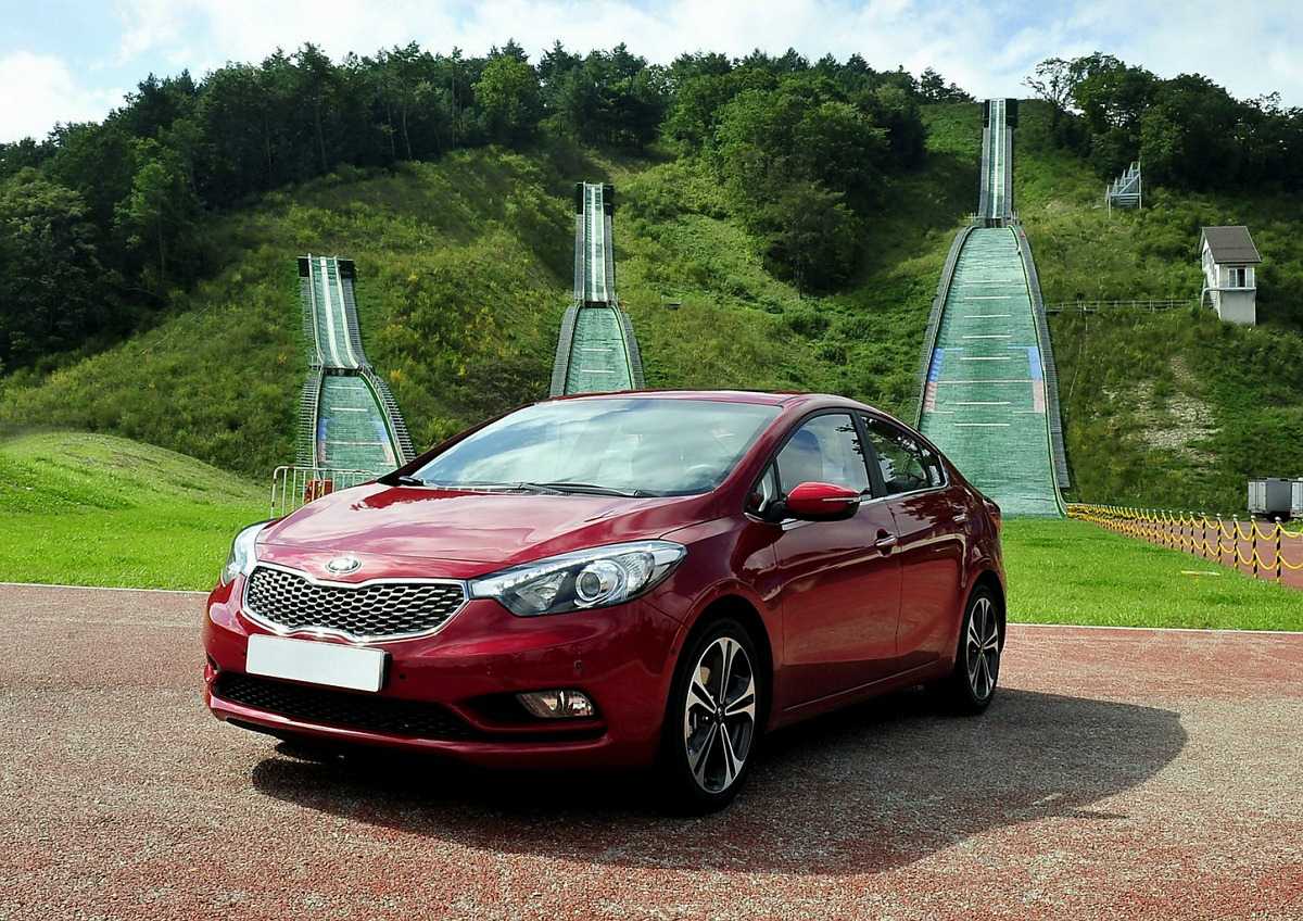Какая машина лучше kia cerato или ford focus?